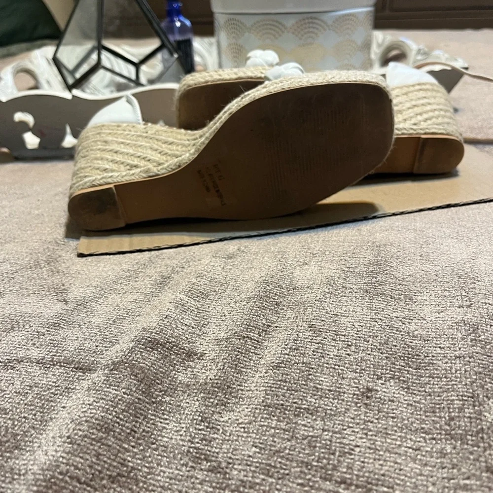 Lulu’s Women's White Wedge Sandals- Size 6 1/2